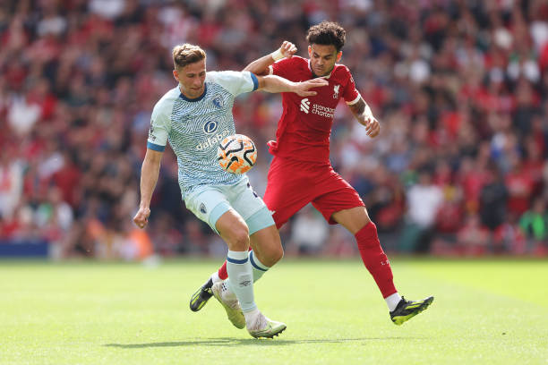 个体表现往 个体表现往